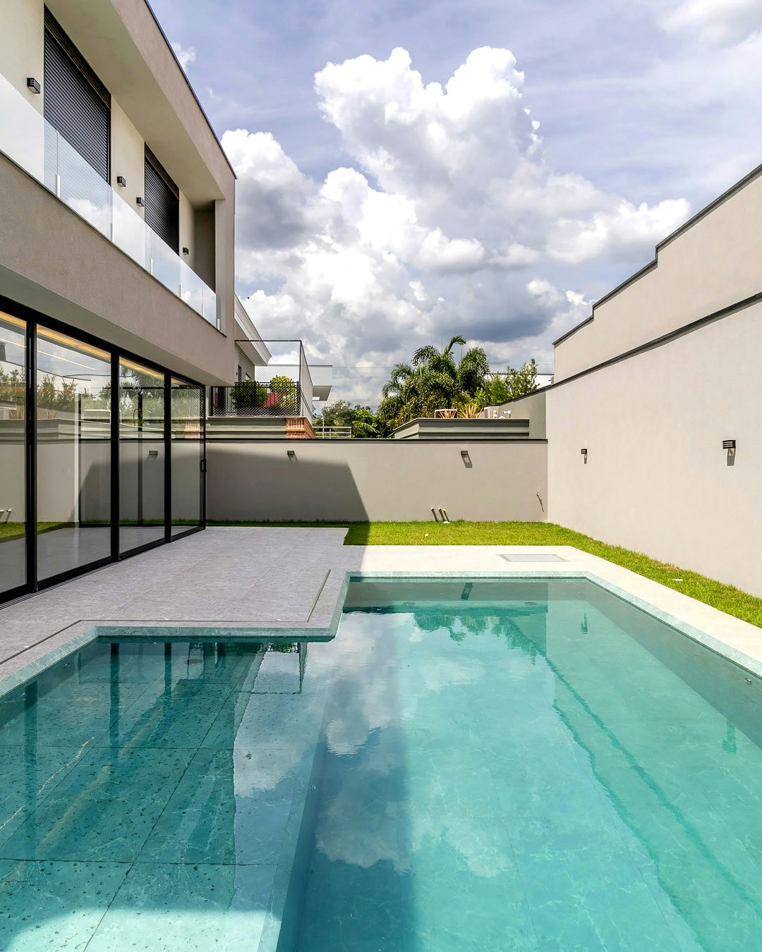 Imagem da piscina para portal imobiliário